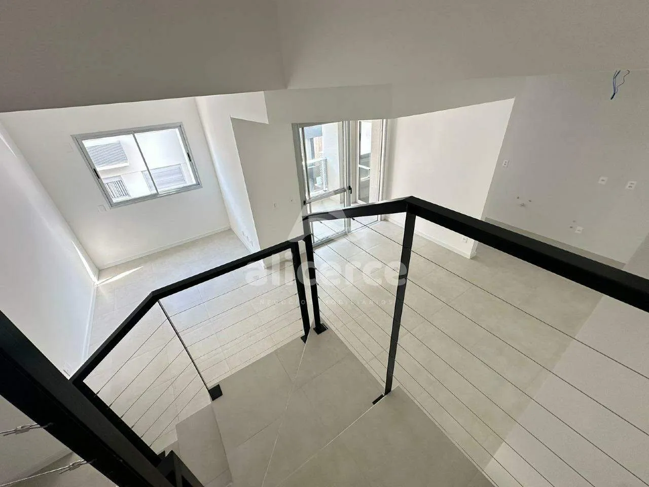 Imagem Apartamento Duplex à venda com 2 quartos 1 suíte, 111,55m² em Canto Florianópolis