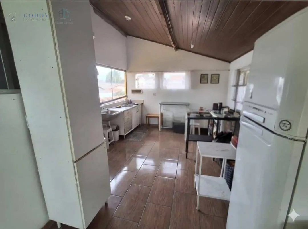 Imagem Sobrado com 4 Dormitórios, Suítes com Closet e Piscina.