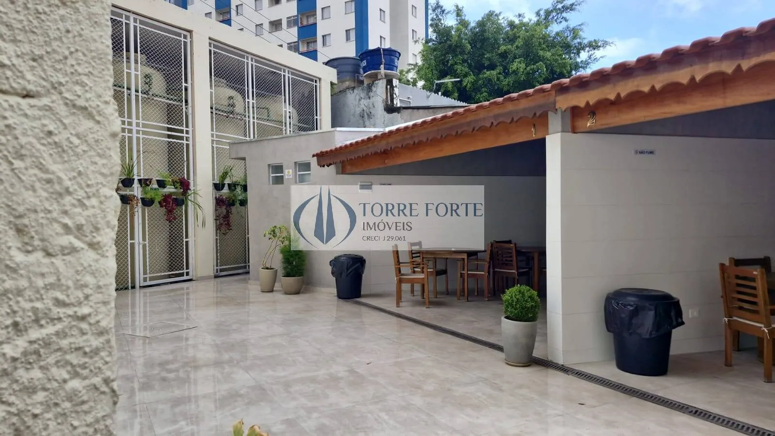 Imagem Apartamento com 2 dormitórios, 1 vaga , Varanda na Vila Ema.