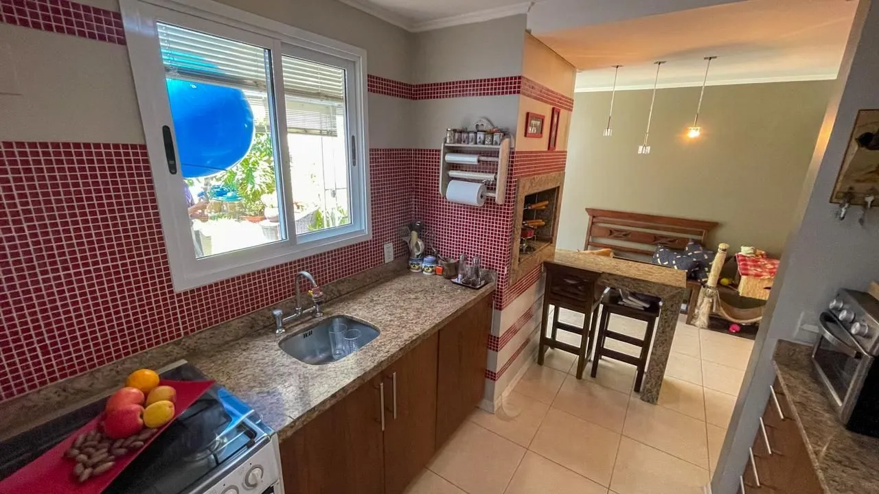 Imagem Casa em Condomínio 4 Dormitórios com Suíte no Lindoia - Porto Alegre