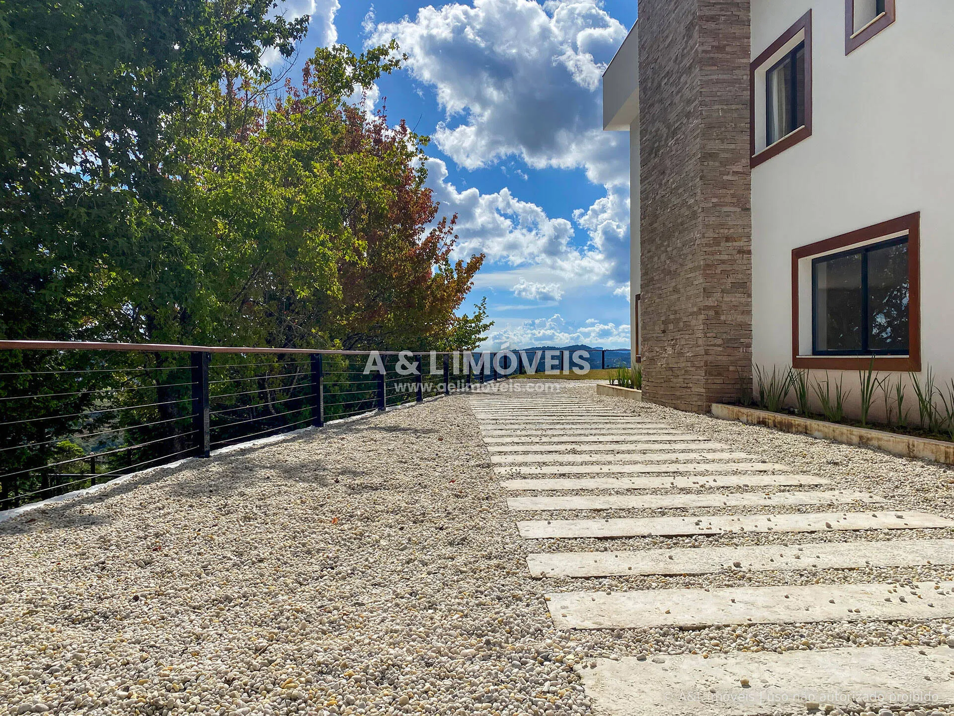 Imagem Casa à venda em Campos do Jordão com vista para montanhas e 7 suítes
