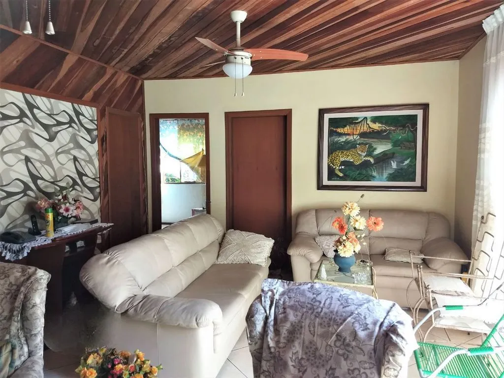 Imagem Casa 4 dormitórios à venda no Bairro Vila Jardim - Porto Alegre