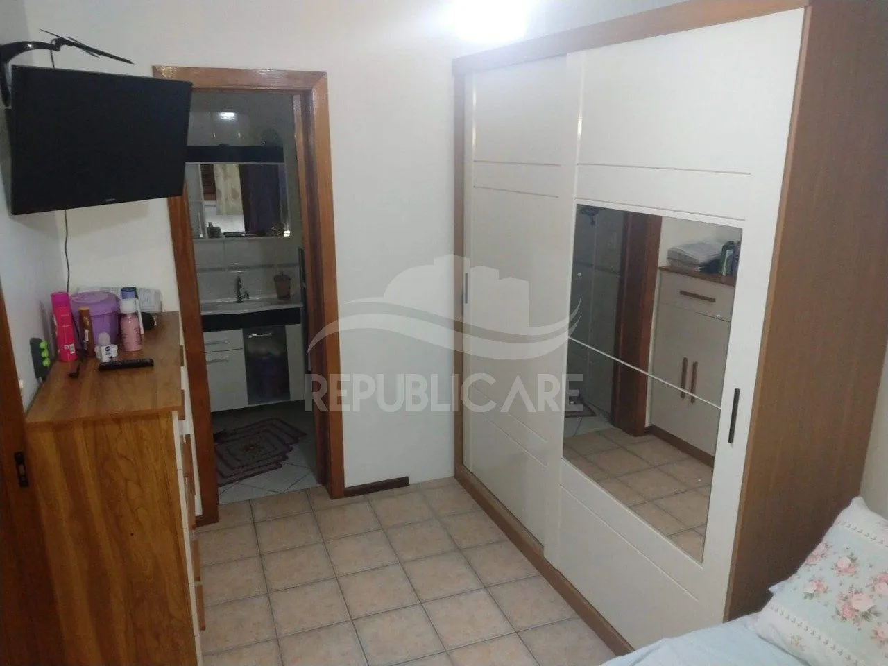 Imagem Apartamento de 1 dormitório com vaga de garagem escriturada na Rua Lopo Gonçalves.
