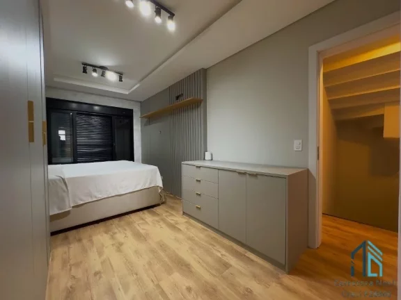 Imagem Sobrado triplex, 03 quartos c/suíte, terraço com área gourmet e banheiro no Xaxim em Curitiba PR