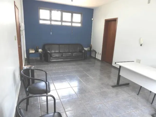 Imagem Imóvel Industrial com 2 Galpões