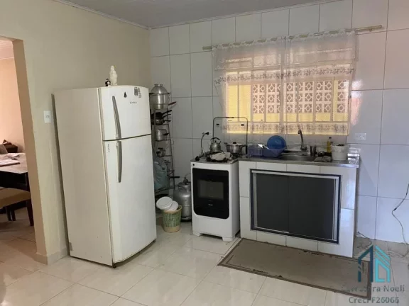 Imagem (PERMUTA) Casa térrea, 03 quartos c/suíte, parte podendo ser utilizado como Barracão, no Capão Raso em Curitiba PR