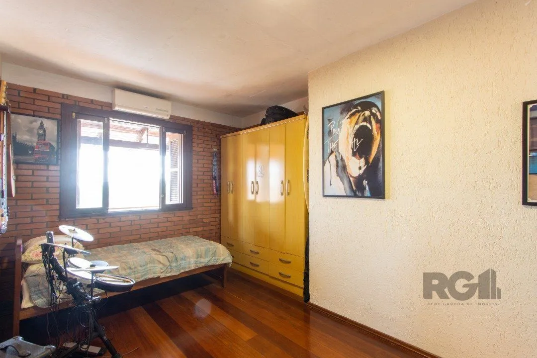 Imagem Casa para Venda - 220m², 3 dormitórios, sendo 2 suites, 5 vagas - Espirito Santo