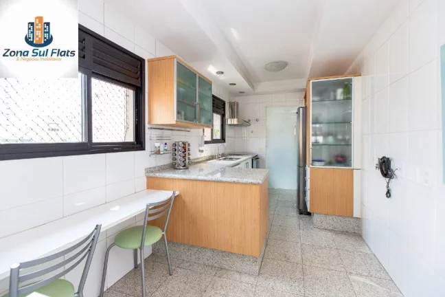Imagem Apartamento Alto Padrão à Venda Em Moema Com 3 Suítes e 4 Vagas