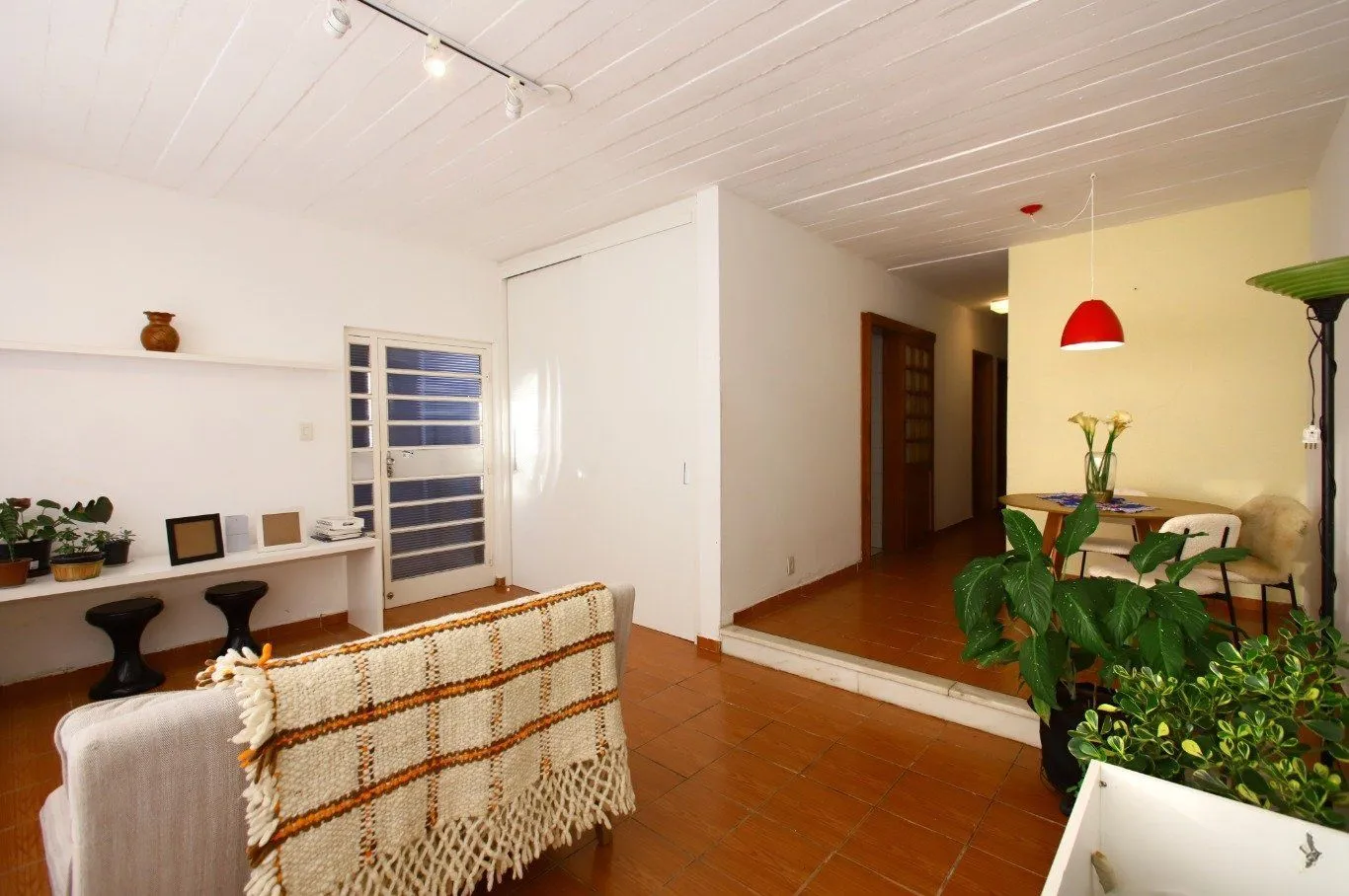Imagem Casa com Edícula nos fundos, total de 5 dormitórios no Bairro gloria.
