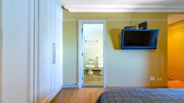 Imagem Apartamento à venda em Pinheiros: 3 quartos, 3 suítes, 1 sala, 4 banheiros, 2 vagas e 160m²