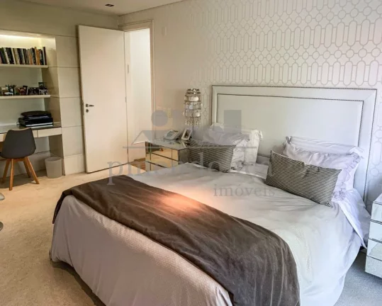 Imagem Apartamento em Higienópolis com 3 suítes e 4 vagas, 292,13m².