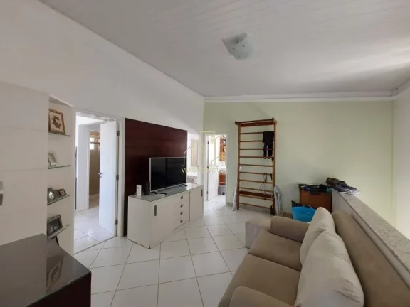 Imagem Casa de Luxo em Condomínio: 4 Quartos, 3 Suítes, 3 Salas em Piatã, Salvador-BA - 230m² de Pura Elegância e Conforto!