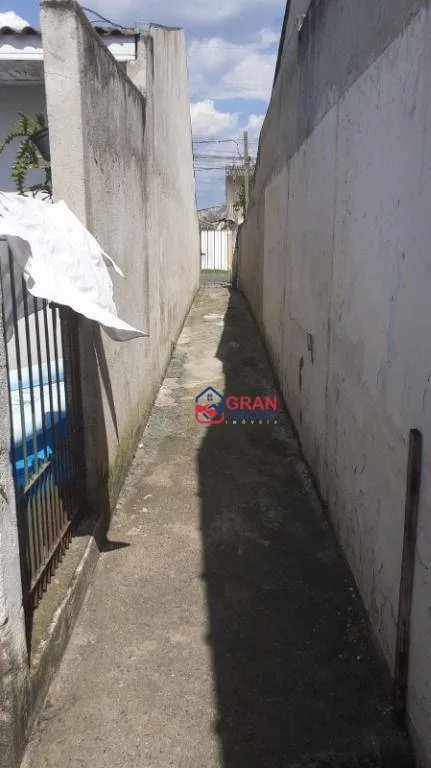 Imagem Casa com 2 Quartos, 3 Banheiros, Barracão e Casa nos Fundos com Entrada Independente