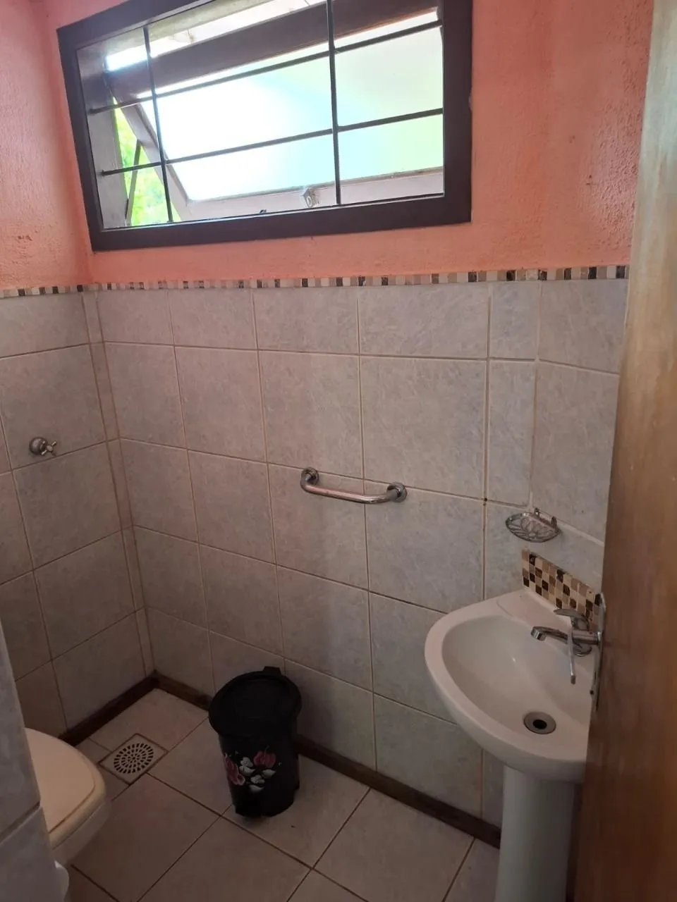 Imagem Casa com Excelente Localização - Próxima à Avenida Edgar Pires de Castro.
