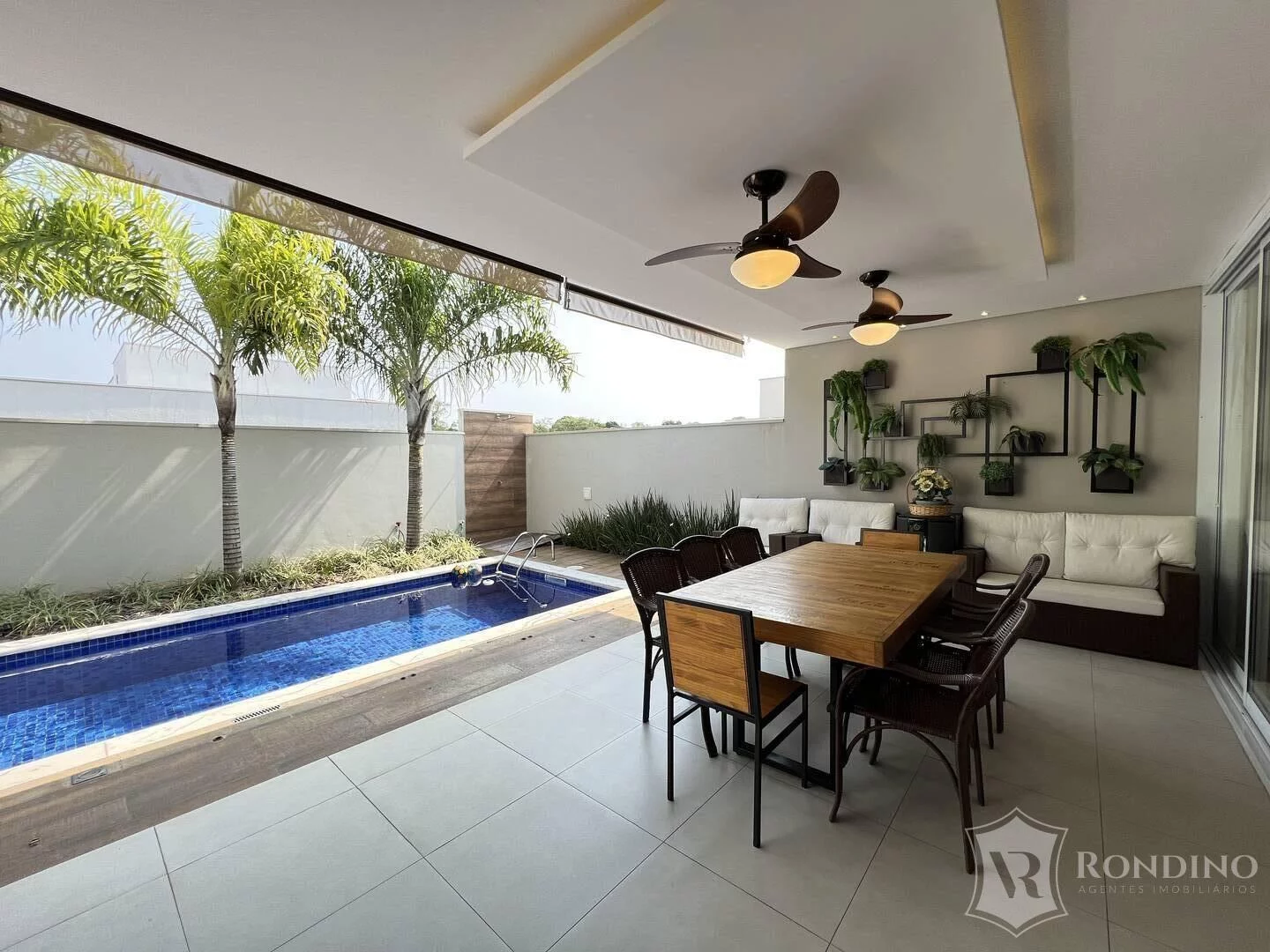 Imagem Sobrado no condomínio Le France, com varanda gourmet e piscina