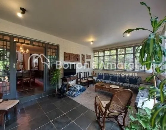 Imagem Casa com 4 Quartos e 3 banheiros à Venda, 481 m