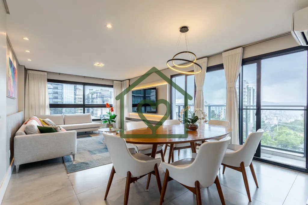 Apartamento exclusividade mobiliado com 122m² de área privativa, 2 suítes e 2 vagas. 
 
Living co...