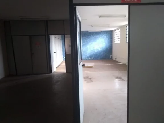 Imagem Barracão localizado perto da av. Duque de Caxias e Nações Unidas