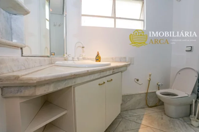 Imagem Apartamento à venda na Bela Vista, São Paulo-SP: 3 quartos, 1 suíte, 1 sala, 1 banheiro, 1 vaga de garagem, 240m² de área.