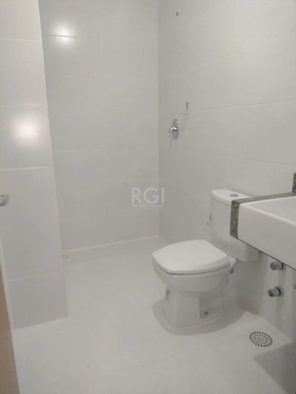 Imagem Casa 3 dormitórios, sendo 1 suites, 2 vagas - Guarujá, Porto Alegre RS