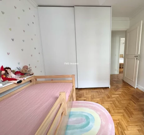 Imagem Apartamento à venda em Moema, 3 quartos sendo 1 suíte, 3 banheiros, 1 vaga de garagem.
