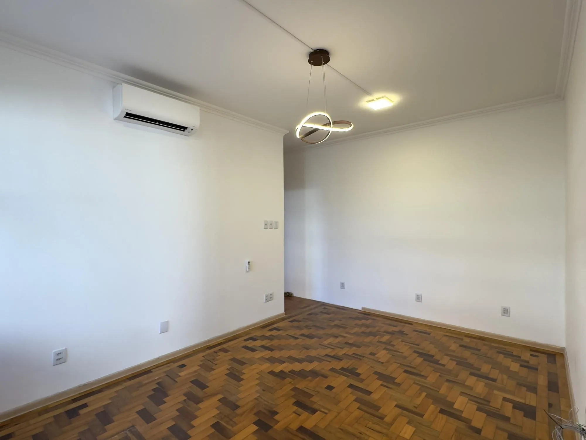 Imagem Apartamento reformado de 67m², 2 dormitórios com peças amplas na Praia de Belas