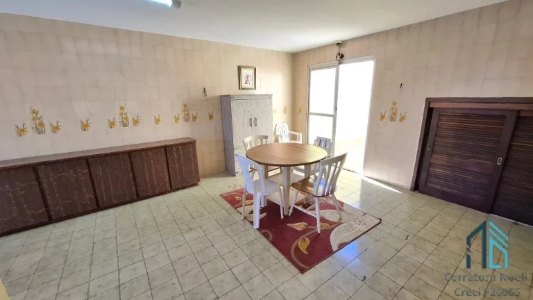 Imagem Casa com amplo terreno, a venda 04 quartos c/suíte no Seminário em Curitiba PR
