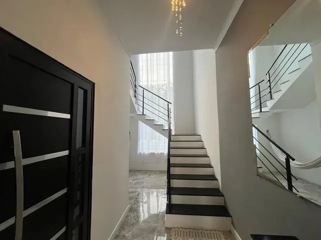 Imagem Casa de alto padrão em condomínio no bairro Suru em Santana de Parnaíba-SP: 3 quartos, 3 suítes, 2 salas, 5 banheiros, 2 vagas, 200m².