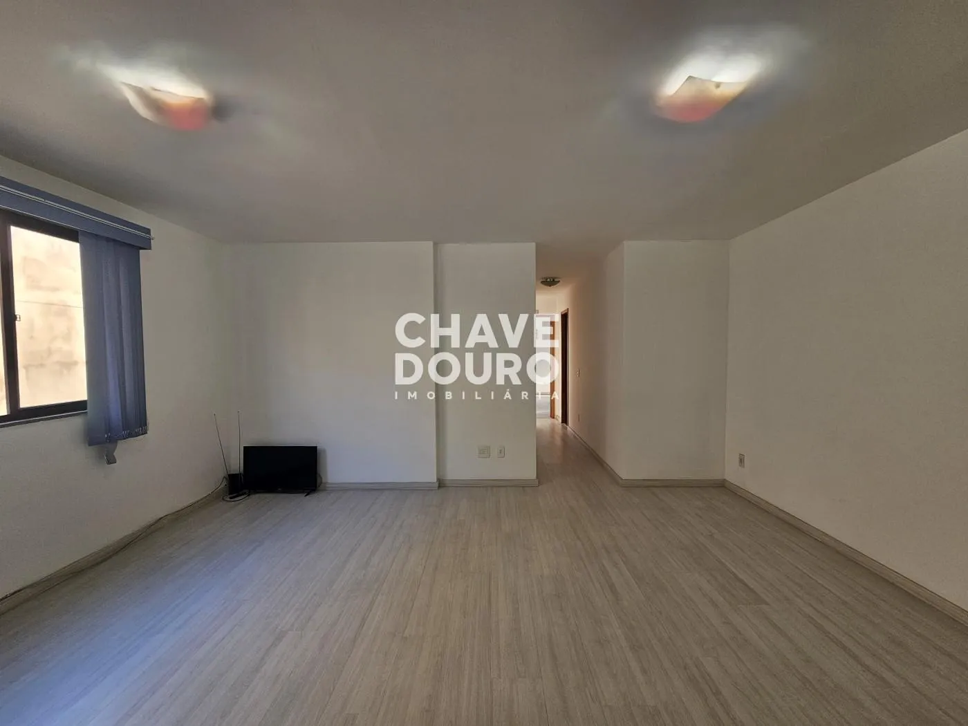 Imagem Apartamento de 2 Quartos (sendo 1 suíte com varanda) + Dependência e 1 Vaga