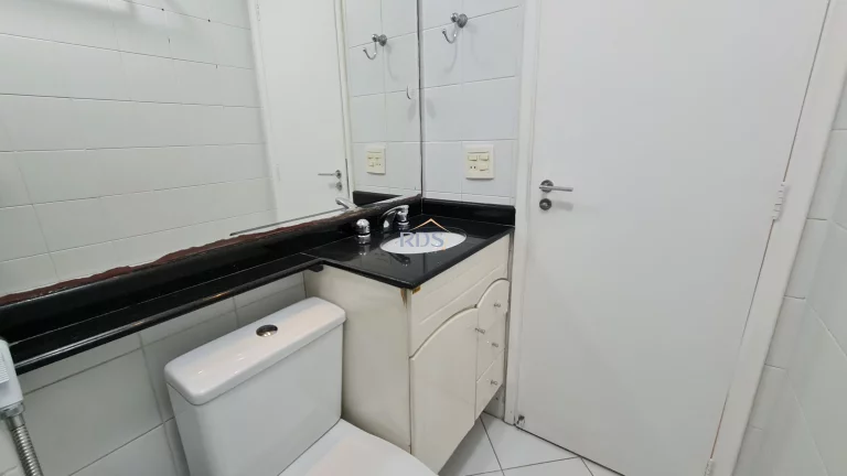 Imagem Vende um aconchegante apartamento de 51m², com dois dormitórios sendo uma suíte, uma vaga coberta