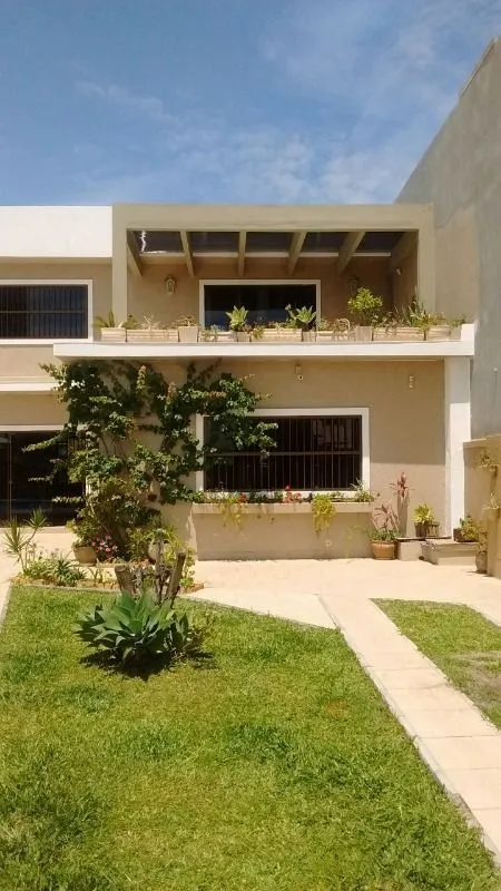 Imagem Casa para Venda - 200m², 3 dormitórios, 2 vagas - Centro