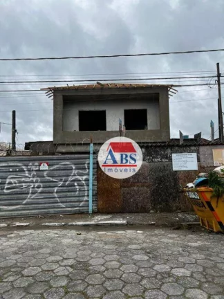 Imagem Casa Sobreposta Alta com Sacada