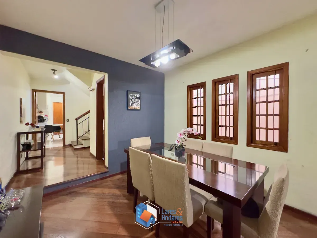 Imagem Sobrado para venda em Vila Marari com 3 quartos, sendo 3 suítes, 157m²