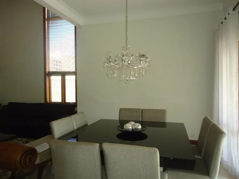 Imagem Casa de alto padrão em condomínio de luxo em Valinhos-SP - 4 quartos, 1 suíte, 3 salas, 6 banheiros, 4 vagas, 320m².