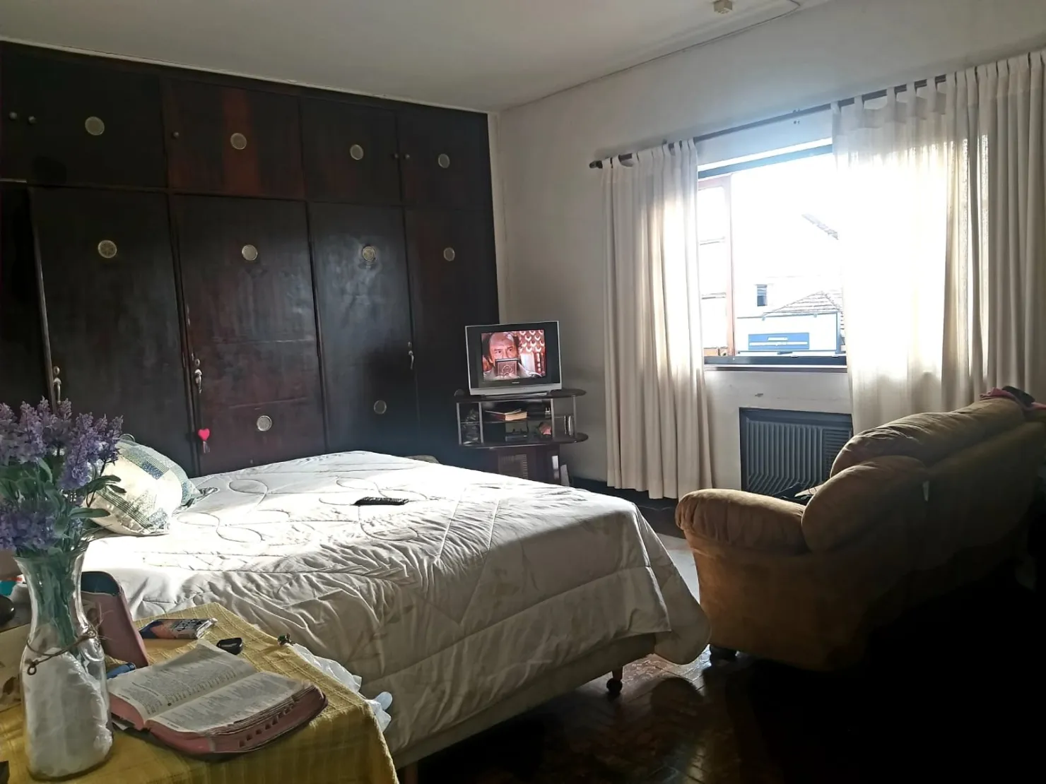 Imagem Comercial para Locação 3 Quartos, 1 Suite, 5 Vagas, 350M², Centro, Pindamonhangaba - SP