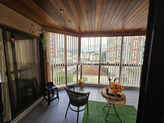 Imagem Apartamento com 4 quartos (2 suítes) 2 salas e varanda para venda em Agriões, Teresópolis RJ