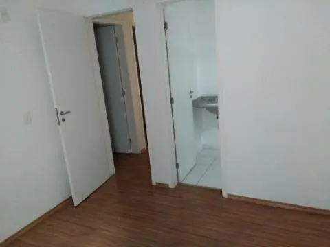 Imagem VENDA DE APARTAMENTO NO CONDOMÍNIO AMARILIS, EM ARUJÁ/SP, OPORTUNIDADE de 79m² com 3 quartos, suíte, sala com varanda e 2 vagas p/ auto. CONSULTE-NOS.