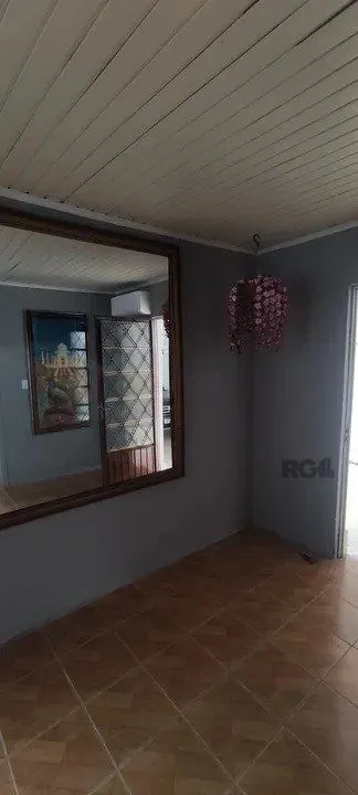 Imagem Casa com 2 quartos, vagas de garagem, piscina, bairro Sarandi, Porto Alegre/RS