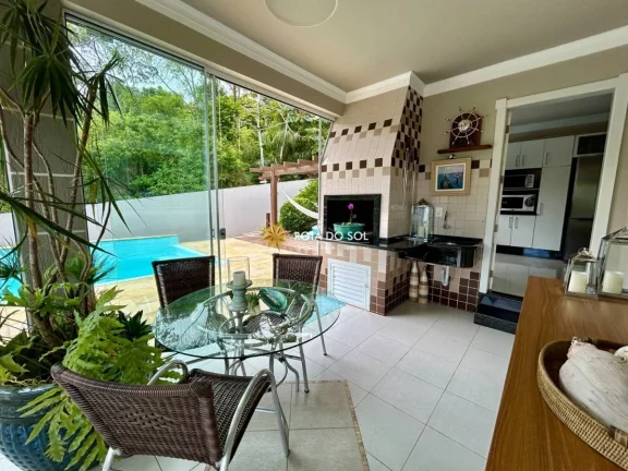 Imagem Casa com piscina 5 quartos à venda Praia Bombinhas SC