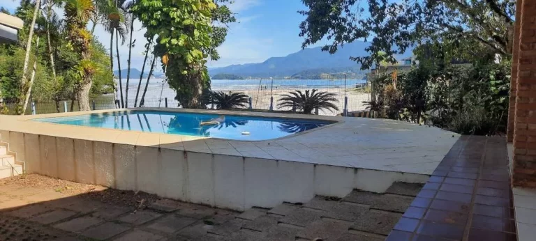 Imagem Casa a beira mar na praia da Tabatinga - Caraguatatuba