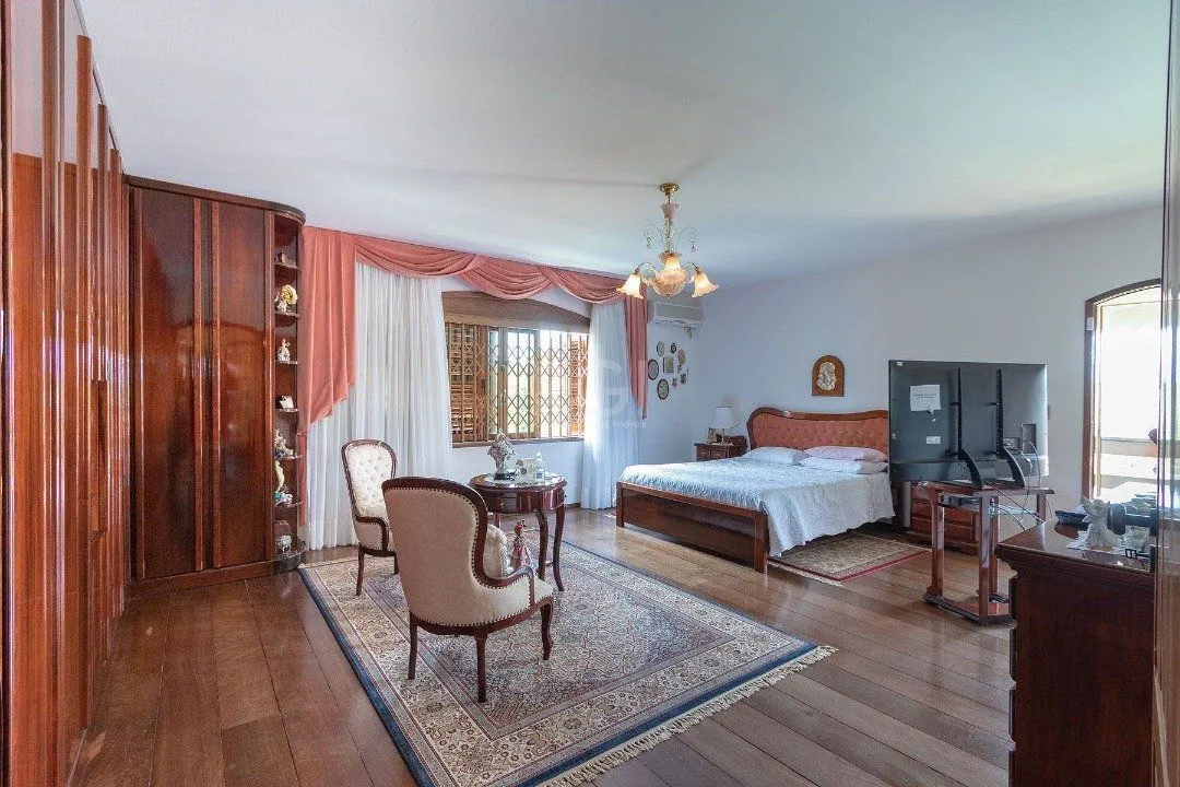 Imagem Casa para Venda - 725m², 4 dormitórios, sendo 1 suites, 4 vagas - Vila Assunção