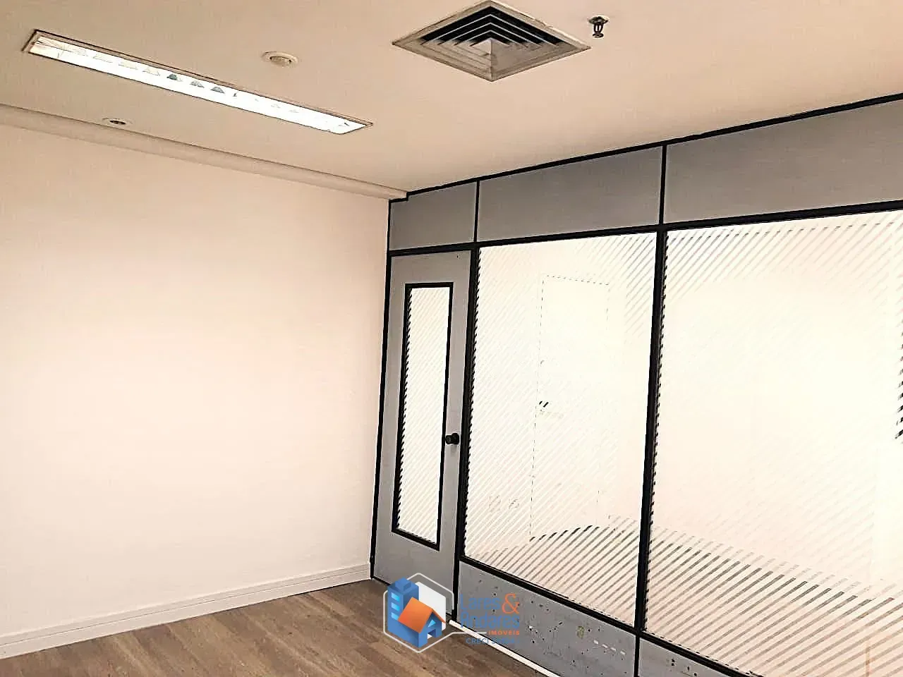 Imagem SALA À VENDA COM 47 M², NO 13º ANDAR, C/2 WC E 1 VG C/ MANOBRISTA - PERDIZES - SP
