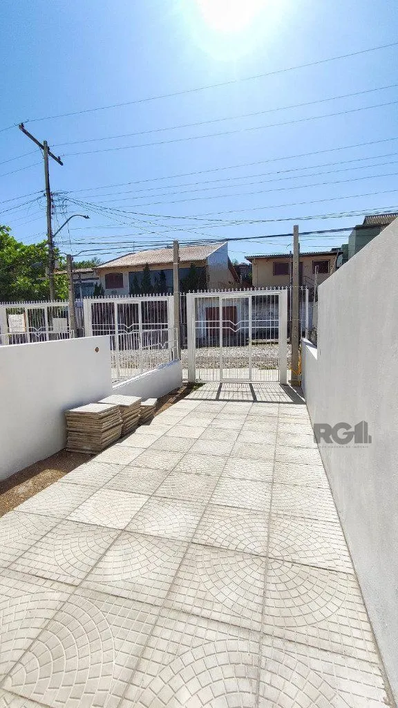 Imagem Sobrado Pronto, no Jardim Itu-Sabará: 2 Dormitórios, 1 Suíte.