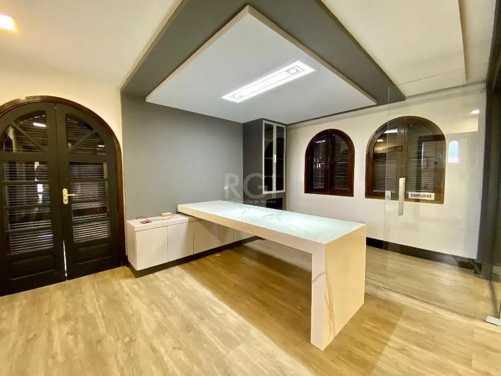 Imagem Excelente Casa Comercial Reformada Para comprar - Partenon - Porto Alegre/RS