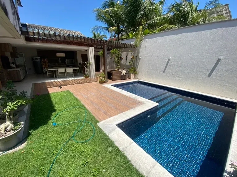 Imagem Casa de Condomínio com 4 Quartos à Venda, 325 m² em De Lourdes - Fortaleza