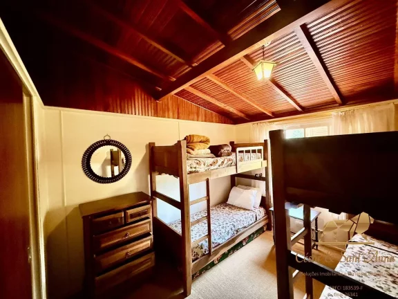 Imagem Linda Casa a venda em área arborizada em Campos do Jordão
