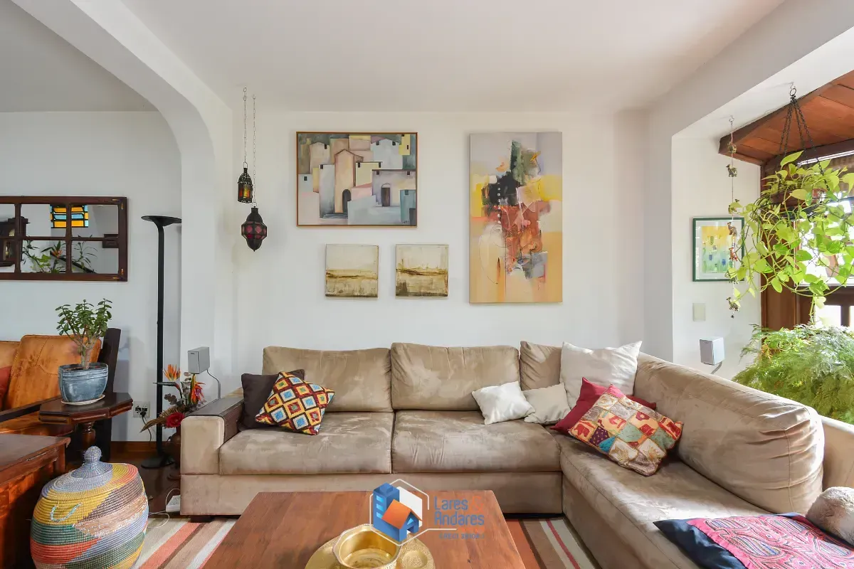 Imagem Sobrado para venda em Sumaré com 4 quartos, sendo 2 suítes, 190m²