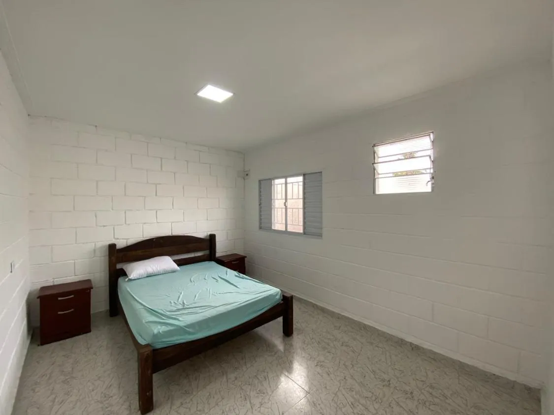 Imagem CASA COM PISCINA, CHURRASQUEIRA E ACEITA FINANCIAMENTO BANCÁRIO NO JARDIM SUARÃO EM ITANHAÉM