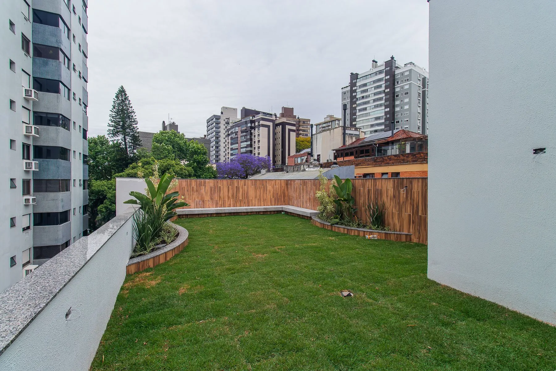 Imagem Vende-se apartamento com 2 quartos (1 suíte), 69,37m² e 1 vaga - Bela Vista