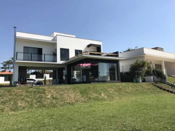Imagem Casa com fino acabamento e com requinte charmoso e moderno